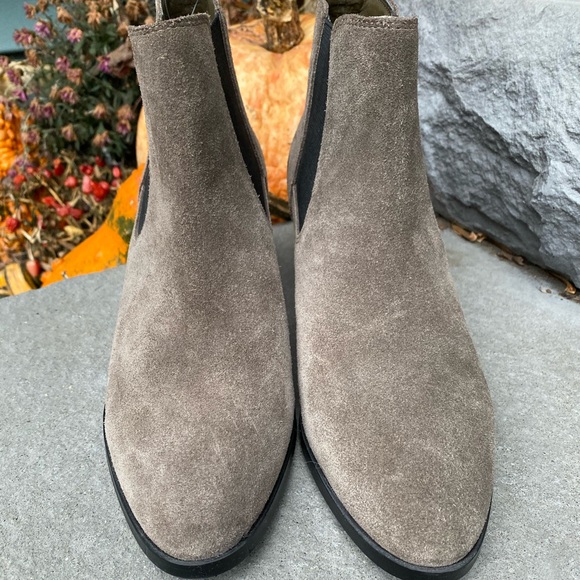 Marc Fisher gray suede bootie NWOT - Picture 2 of 5